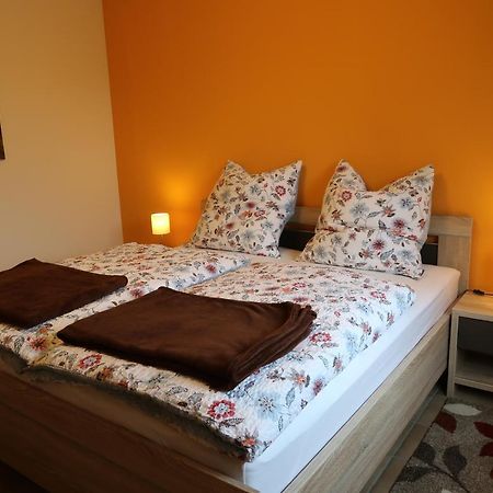Ferienwohnung Neuborner-Hof Andernach Esterno foto